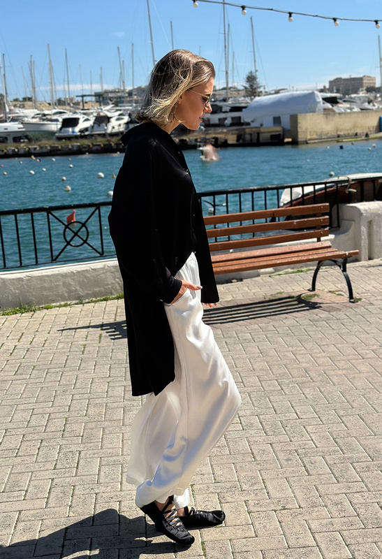 Satynowe spodnie ecru z szeroką nogawką Elle