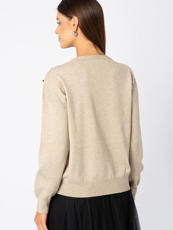 Sweter fango z czarną aplikacją na ramionach