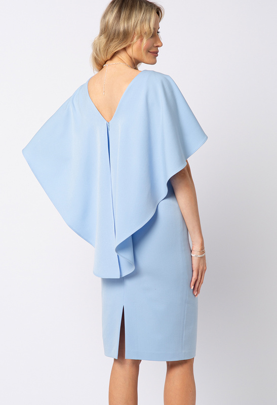 Błękitna dopasowana sukienka z pelerynką Beatrice
