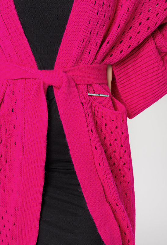 Różowy długi sweter z wiązaniem Mozy