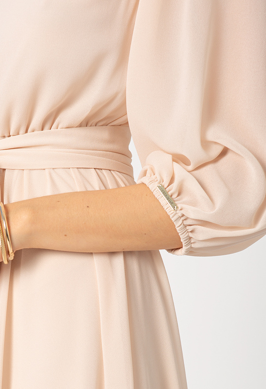 Sukienka z beżowego szyfonu Vichy