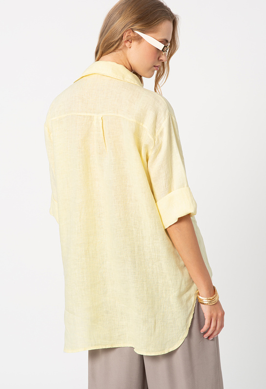 Żółta lniana koszula z wywijanym rękawem