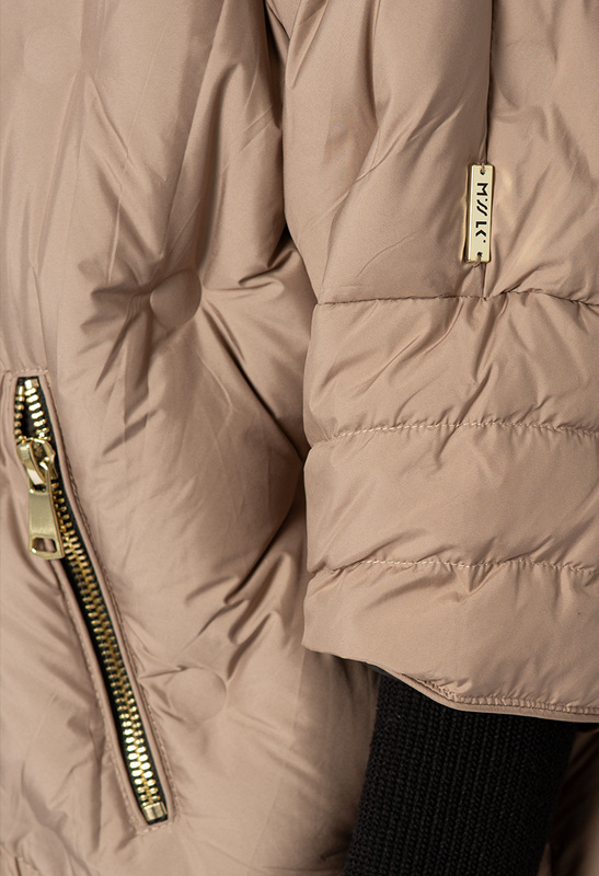 Beżowa puchowa kurtka z kapturem i rękawem ze ściągacza