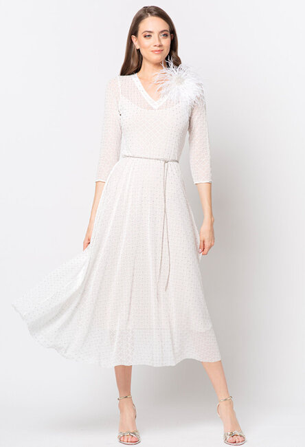 Sukienka z białej siatki z błyskiem i biżuteryjnym paskiem Judith
