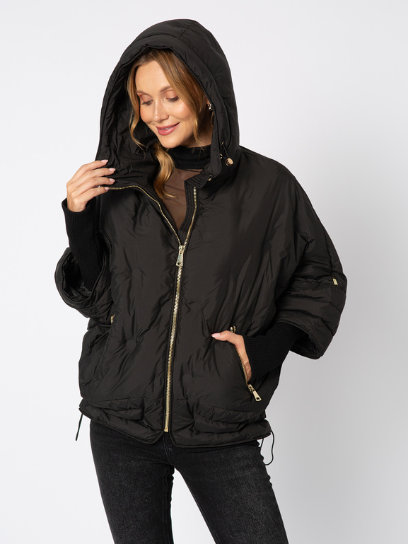 Czarna puchowa kurtka z kapturem i rękawem ze ściągacza