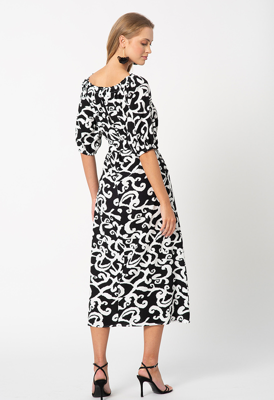 Wiskozowa czarna sukienka w białe wzory Delphine