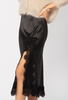 Czarna satynowa spódnica z koronką