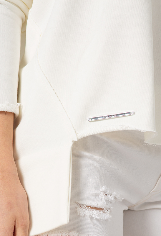 Bluza w kolorze ecru z ozdobnym kwiatem z kryształkami