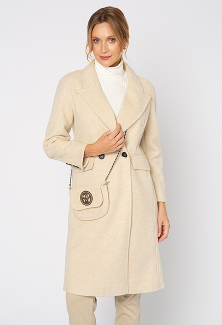 Jasno beżowy płaszcz z torebką z naszywkami