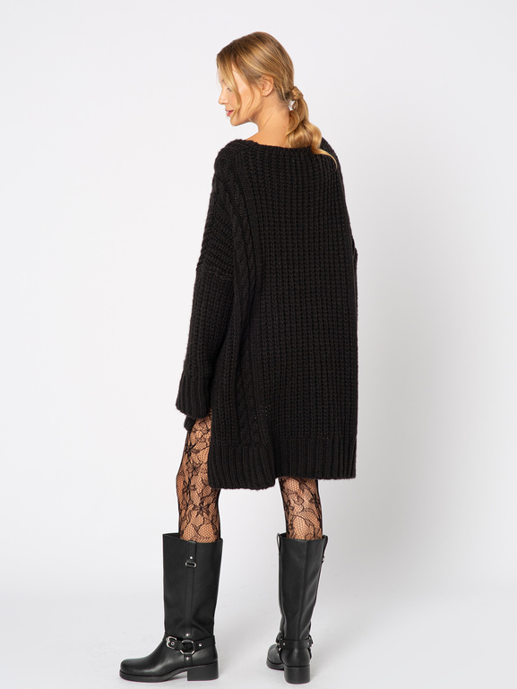 Oversizowy czarny sweter w serek Luxembourg