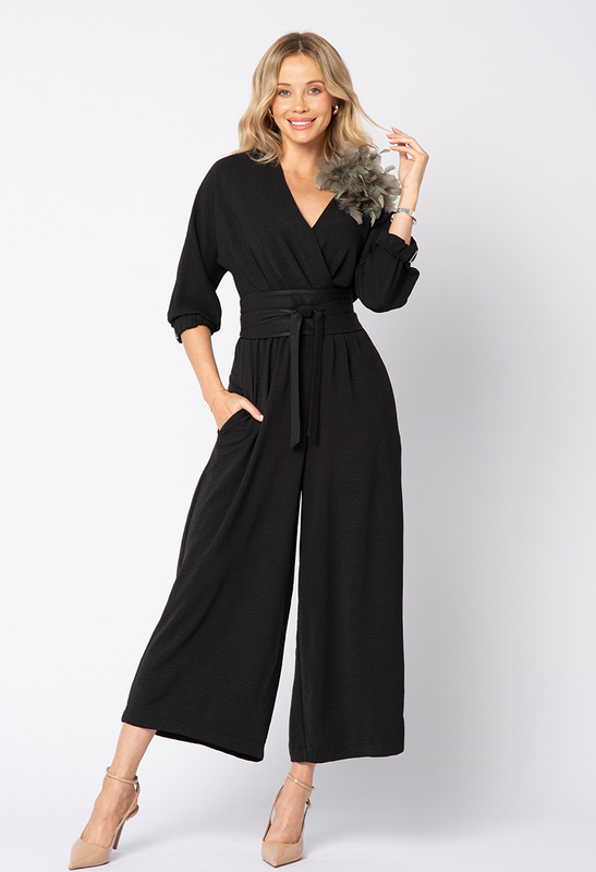 Czarny kombinezon z szeroką nogawką i wiązaniem Emmy