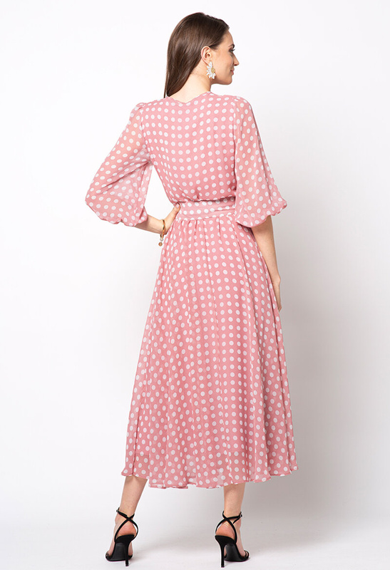 Sukienka szyfonu w kolorze pudrowego różu w grochy Inès