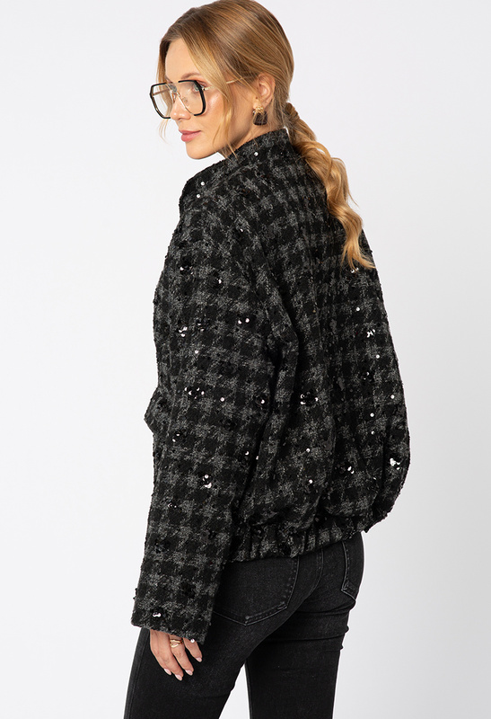 Szara kurtka w jodełkę w stylu bomberki