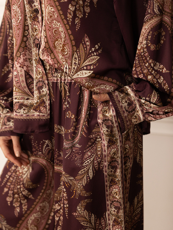 Bordowe spodnie z wiskozy w beżowy wzór