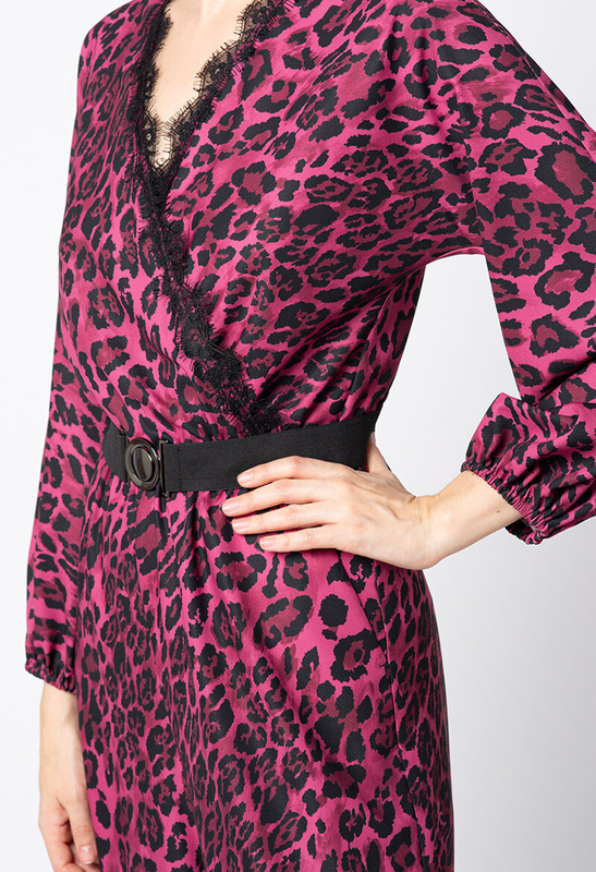 Kombinezon w kolorze czerwonego wina z motywem panterki wykończony koronką Vernazza