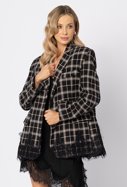 Oversizowa marynarka w kratę wykończona koronką
