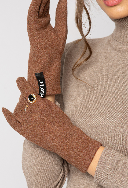 Brązowe rękawiczki z pierścionkami
