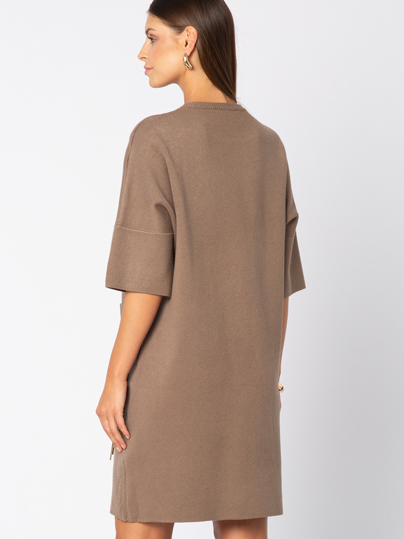 Beżowa sukienka z kieszenią z frędzlami