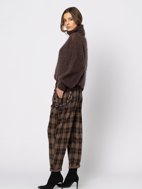 Brązowe spodnie w beżową kratę z odpinanym łańcuchem