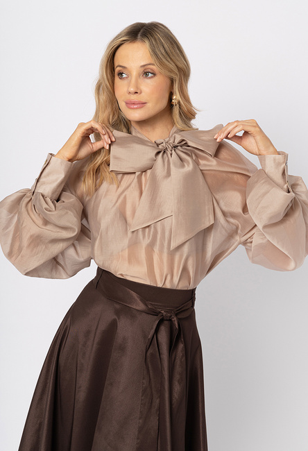 Beżowa bluzka z tencelu z wiązaniem przy szyi