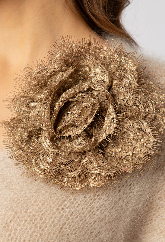 Koronkowa beżowa broszka