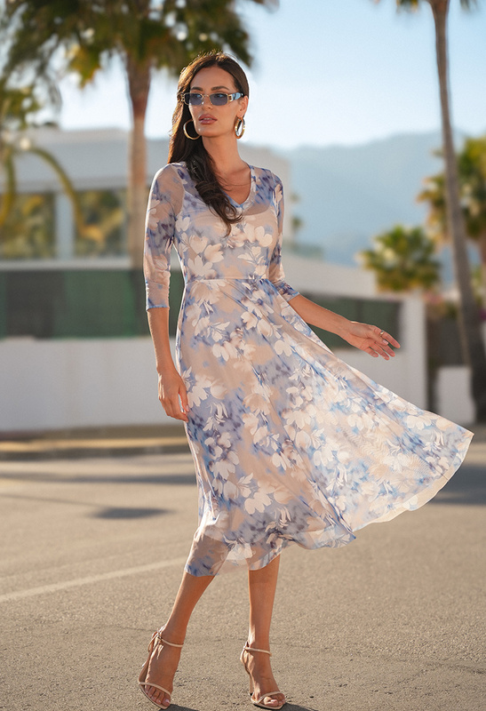 Niebieska sukienka z siatki w beżowe kwiaty Mia