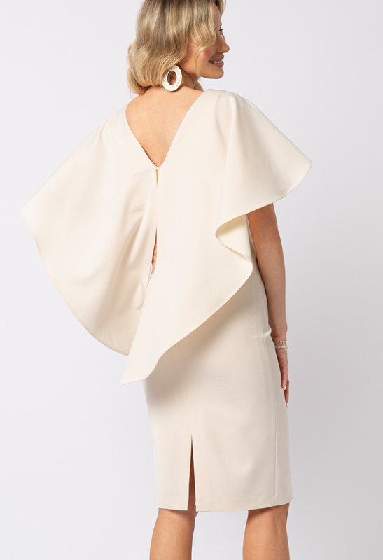 Beżowa dopasowana sukienka z pelerynką Beatrice