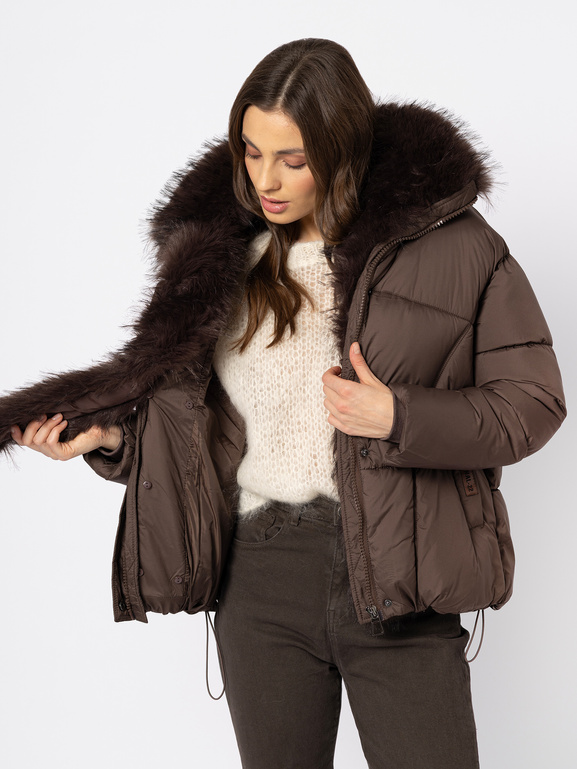 Brązowa kurtka z kołnierzem eco futra
