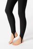 Czarne legginsy z zapiętką 