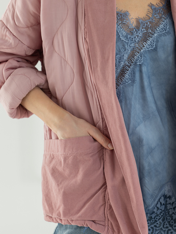 Lekka kurtka pikowana pudrowy róż
