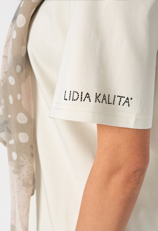 T-shirt w kolorze jasnego beżu w komplecie z szalem