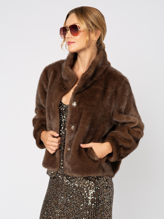 Brązowa kurtka z imitacji futra