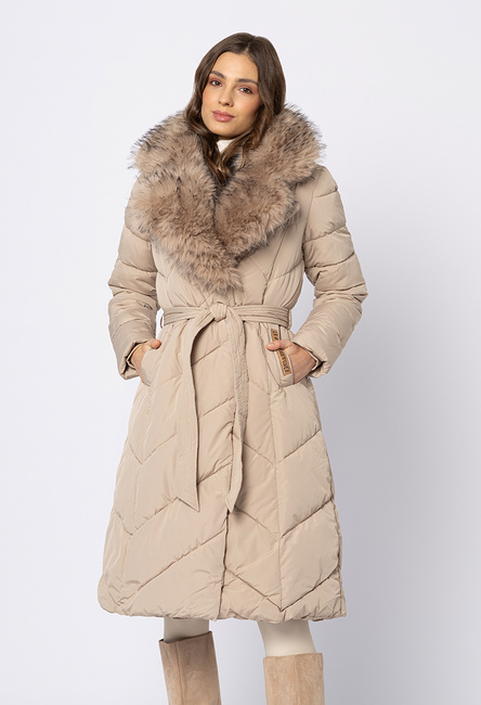 Beżowy płaszcz z odpinanym kołnierzem z imitacji futra
