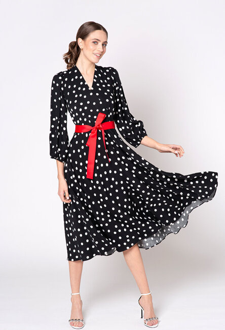 Czarna sukienka z wiskozy w drobne grochy Ginette