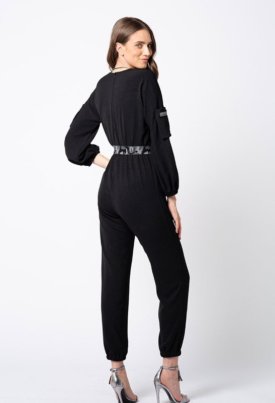 Czarny kombinezon z naszywkami i paskiem z drukowanej gumy Axelle