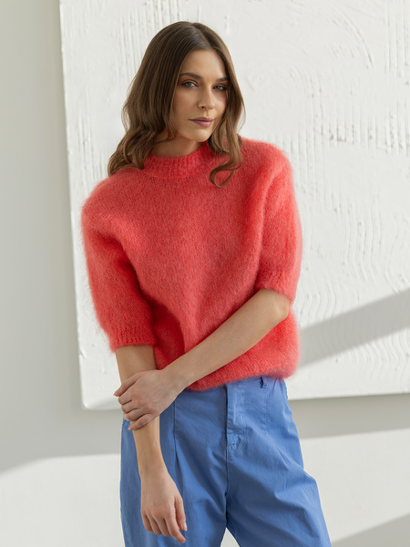 Koralowy sweter moherowy z krótkim rękawem