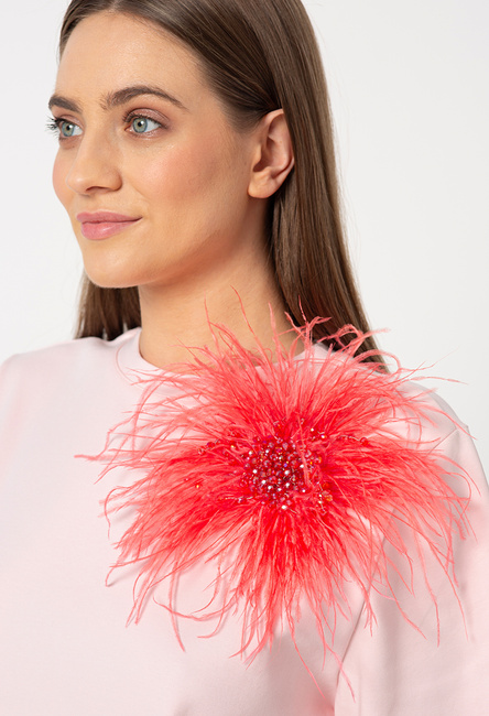Koralowa broszka piórka z kryształkami