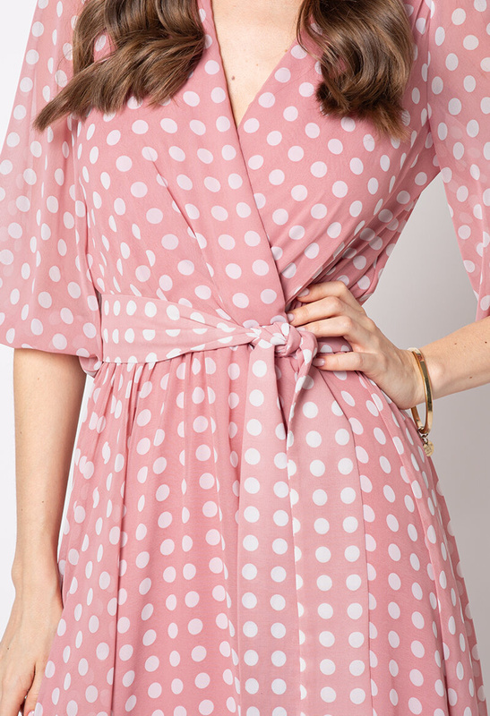 Sukienka szyfonu w kolorze pudrowego różu w grochy Inès