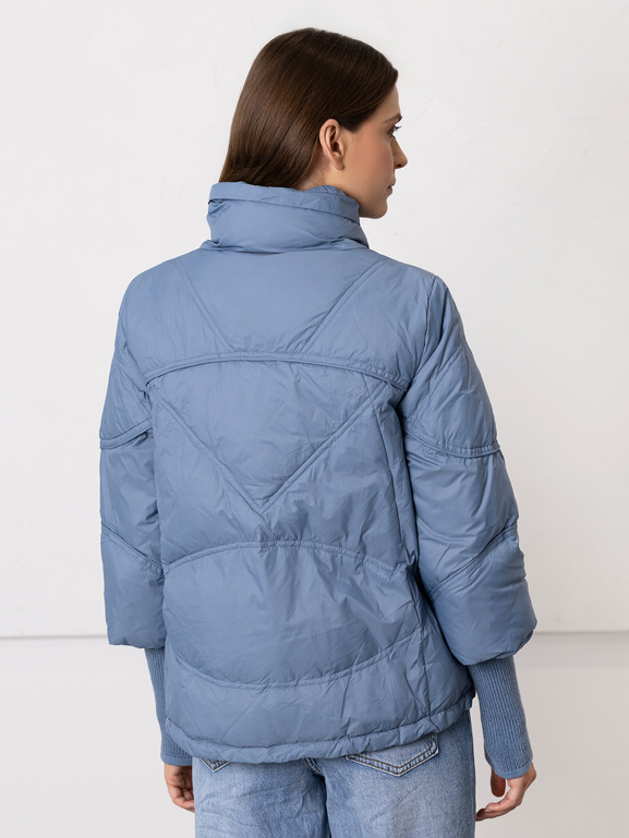 Niebieska kurtka puchowa ze ściągaczem