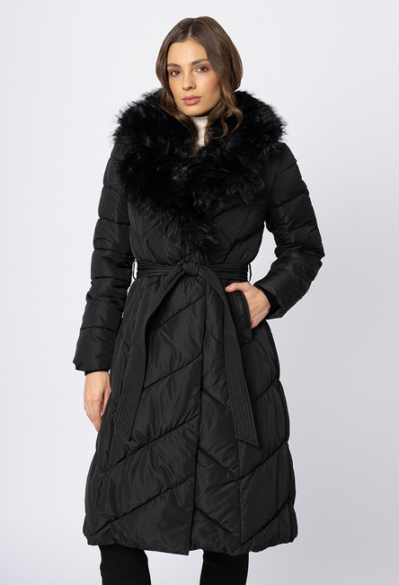 Czarny płaszcz z odpinanym kołnierzem z imitacji futra