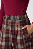Bordowe spodnie typu balloon w kratę