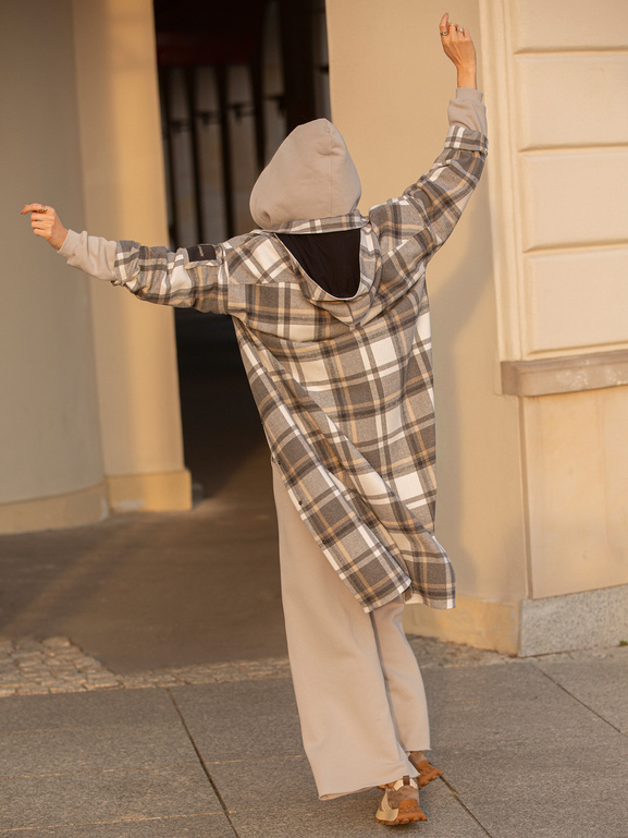 Długa koszula w kratę z kapturem