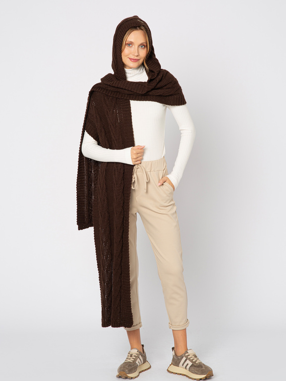Brązowy szal z kapturem