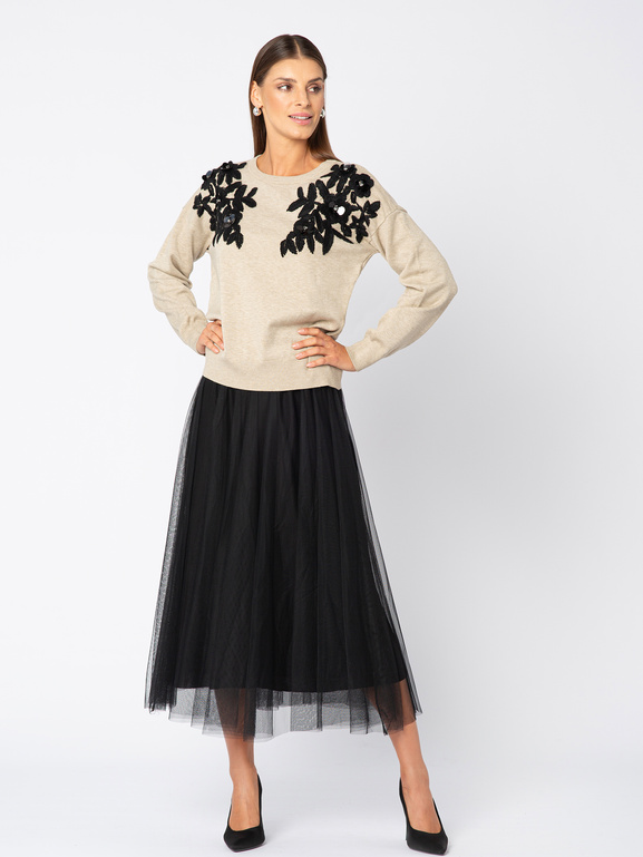 Sweter fango z czarną aplikacją na ramionach