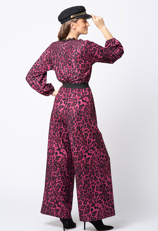 Kombinezon w kolorze czerwonego wina z motywem panterki wykończony koronką Vernazza