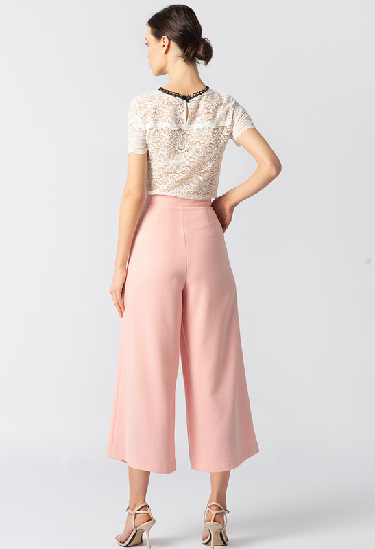 Szerokie różowe spodnie ¾ Muse