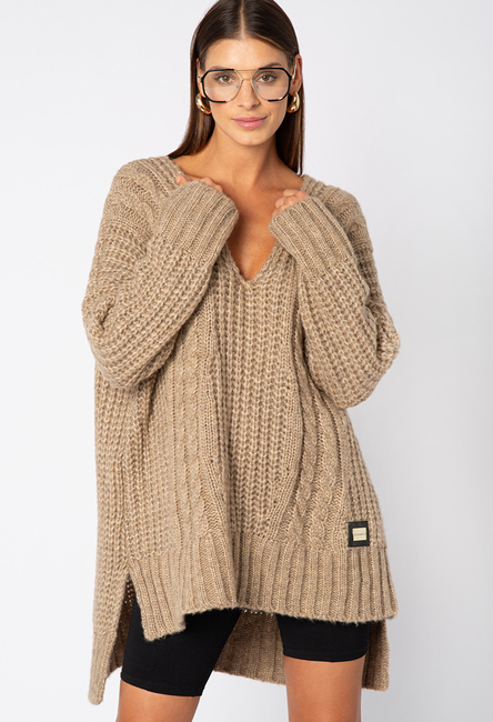 Oversizowy beżowy sweter w serek Luxembourg