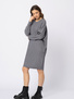Szara sukienka z dzianiny w kwadratowy splot