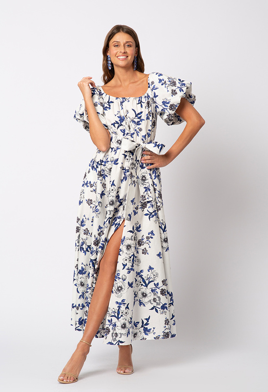 Biała sukienka z bawełny w granatowe kwiaty z bufiastym rękawkiem Marilla