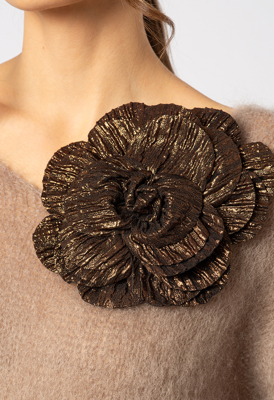 Kreszowana miedziano brązowa broszka kwiat